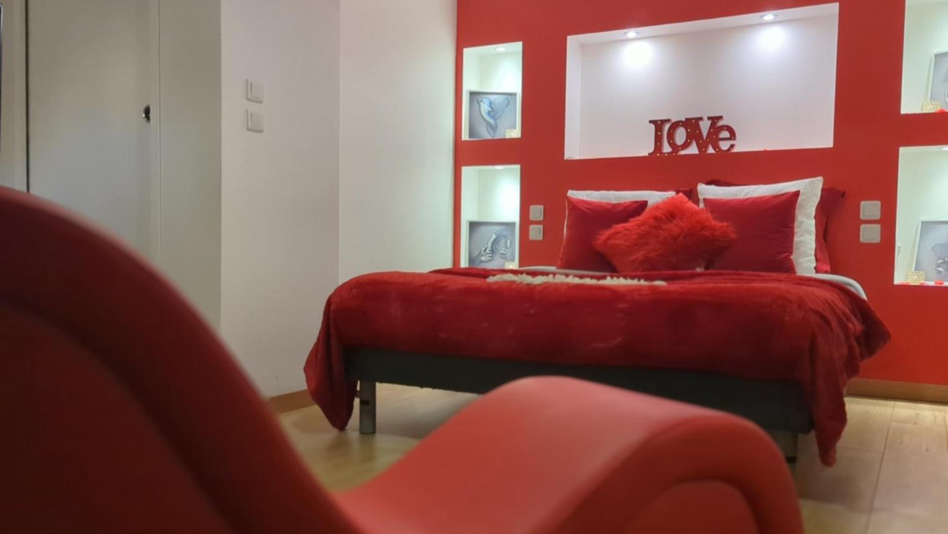Love Room Perpignan Jacuzzi & Ambiance Romantique Villeneuve-de-la-Raho Экстерьер фото