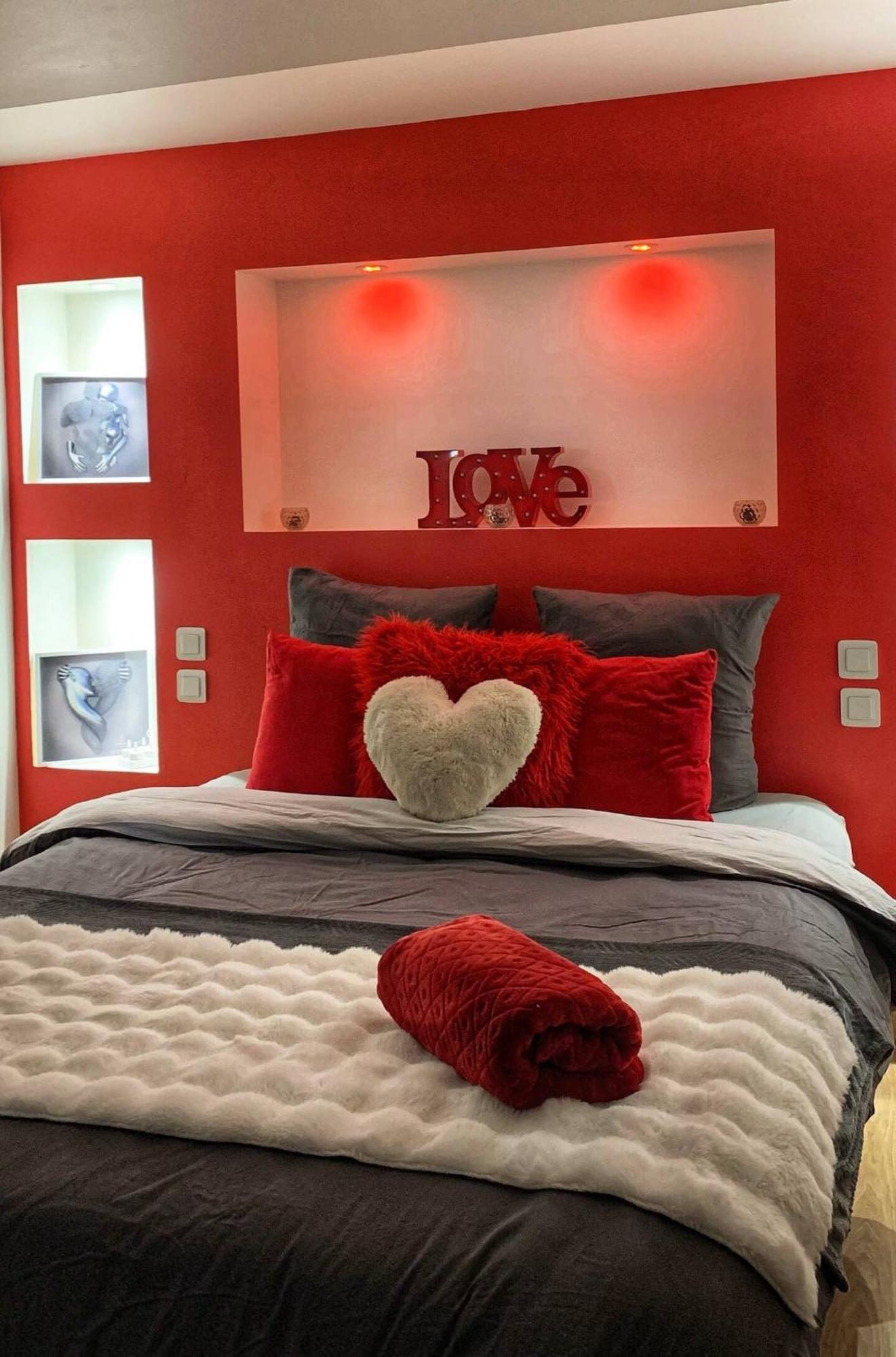 Love Room Perpignan Jacuzzi & Ambiance Romantique Villeneuve-de-la-Raho Экстерьер фото