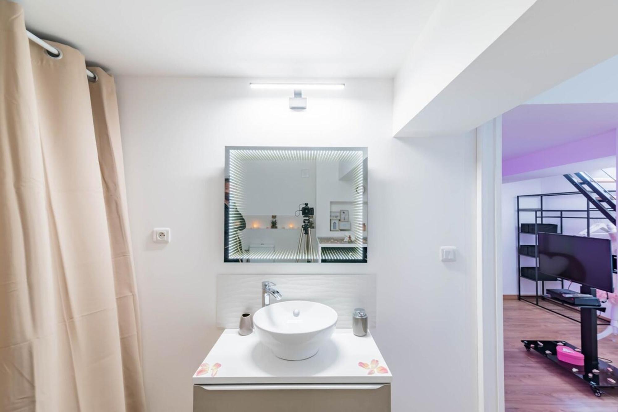 Love Room Perpignan Jacuzzi & Ambiance Romantique Villeneuve-de-la-Raho Экстерьер фото