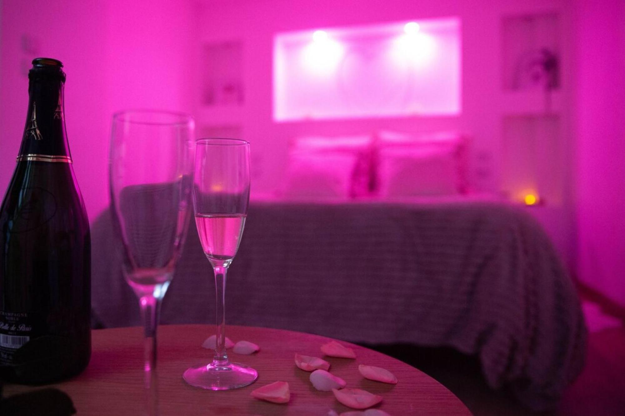 Love Room Perpignan Jacuzzi & Ambiance Romantique Villeneuve-de-la-Raho Экстерьер фото